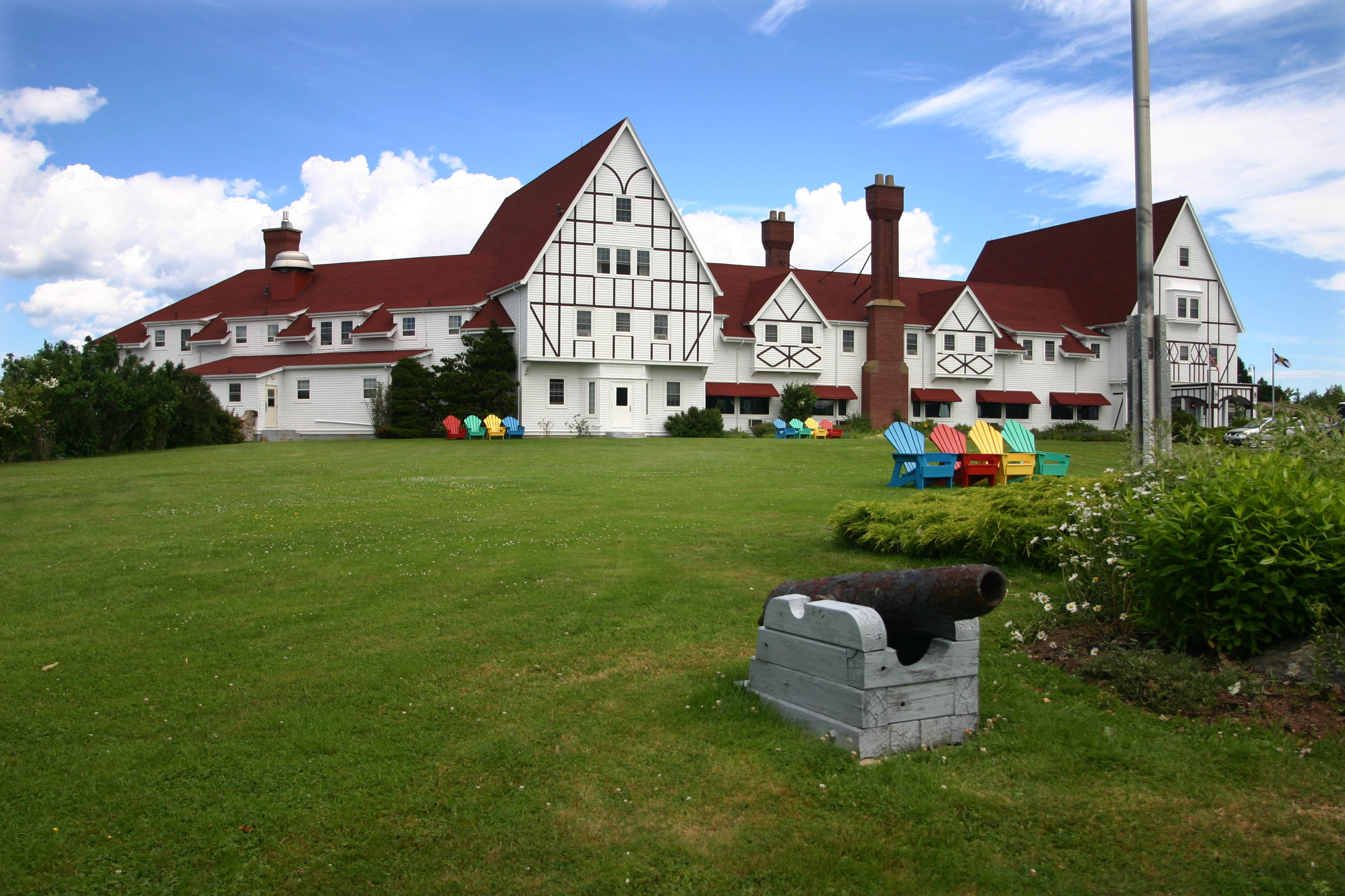 Stock - Keltic Lodge a Nova Scotia signature resort at Middle Head, in Highlands National Park is seen in this July 25, 2005 photo. The lodge was built in 1950 to accomodate a growing tourist industry in the park. The lodge was named after the country home of Henry and Julia Corson of Akron ,Ohio who built their summer home here just after 1904.(CP Photo/Michael Harvey)